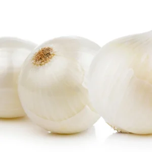 Buy fresh organic Qatari white bulbe onions from Heenat Salma. Grown and harvested with care. Top quality and taste guaranteed. Order now!