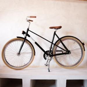 The Caferacer Bike in Black is a retro-inspired ride with a lightweight aluminum frame and stainless-steel components. Smooth, reliable, and stylish.