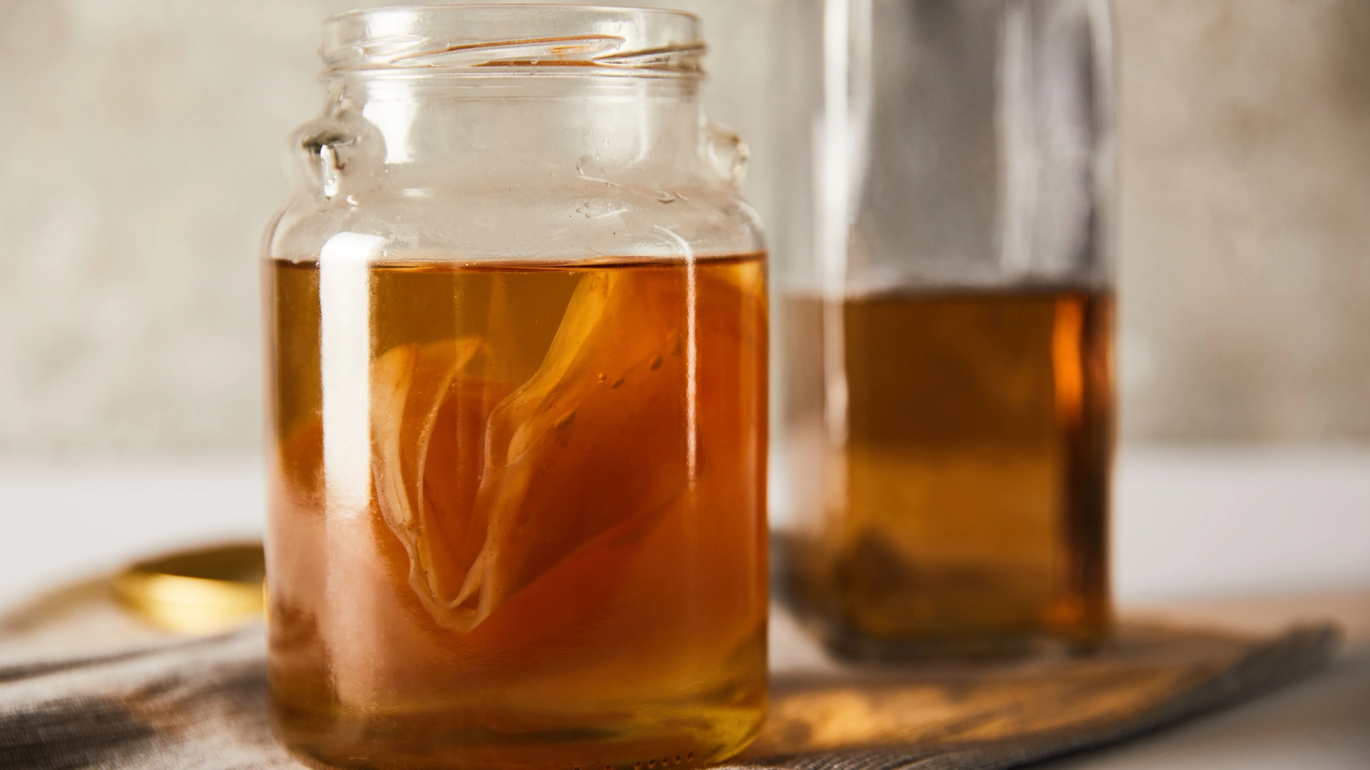 In this session of culinary classes at Heenat Salma, we will learn the art of making Kombucha